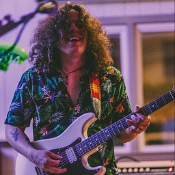 Sunday Afternoon Live Music Series – Crisbie