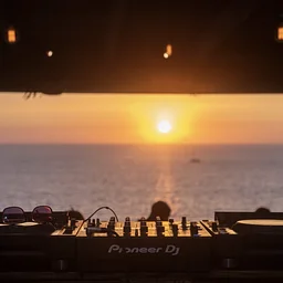 Rooftop DJ