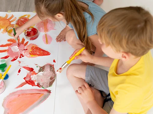 Little Explorers Club: A Playful Hands-On Introduction To Art