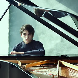 Tom Borrow, piano
