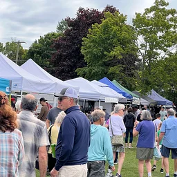 Final outdoor market of the season