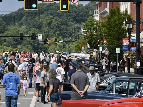 Classic Cruise In & Car Show – A Timeless Downtown Tradition