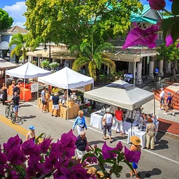Weekly Farmers Market on Third Street South