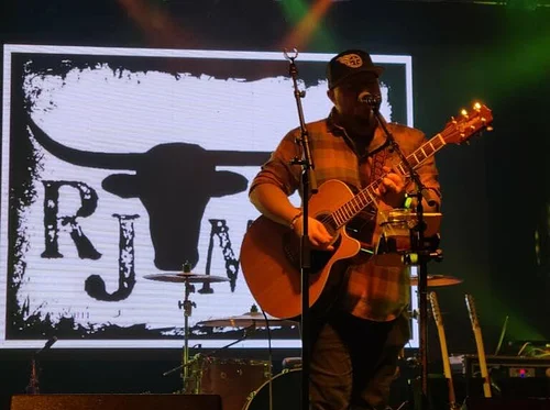 Free Live Music with RJ Moody at The Vineyard at Hershey