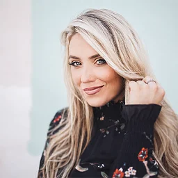 Chloë Agnew: The Road to Christmas