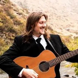 Live Music – Charlie Stevens