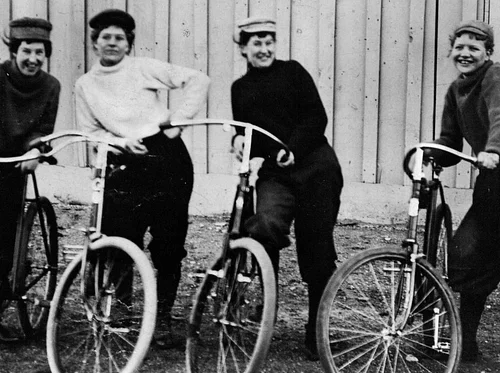 Museum to Mother Road: A Tweed Group Bike Ride through Flagstaff