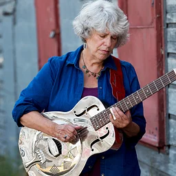 Music for Humanity, Free Concert Series: Featuring Elly Wininger