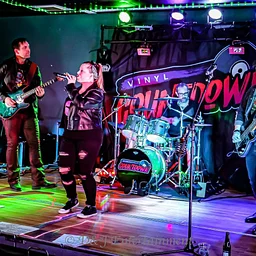 Live Music with Vinyl Countdown