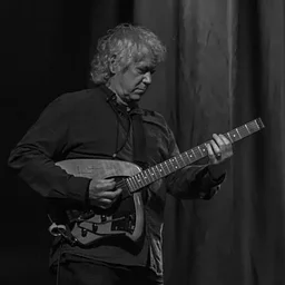 Live Music: Richy Stano
