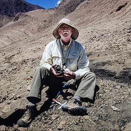 PALEONTOLOGY: RAISING ANCIENT LIFE FROM THE FOSSIL RECORD (DEAD DINOSAURS RISING)