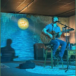 Live Music - Aaron Davenport