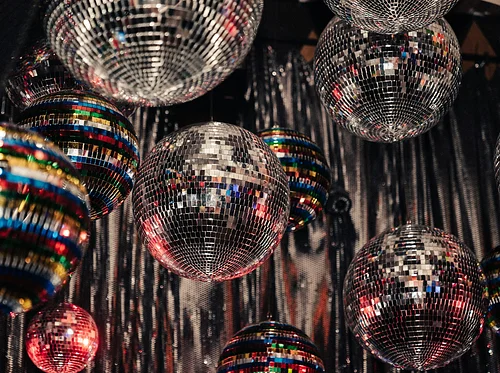 Retro Nostalgia: ’70s–’80s–’90s Hits