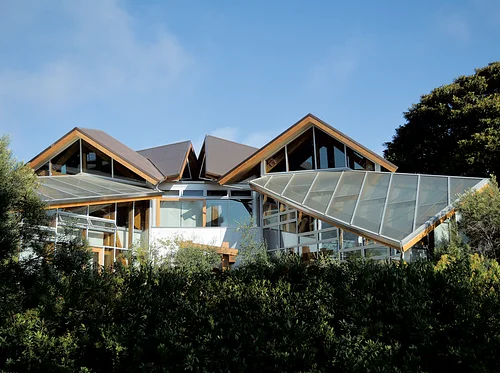 Historic Architecture Tour: Landmarks of Adelaide Drive