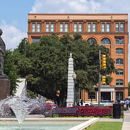 Gallery Talk | 1:00 p.m. | On Assignment in Dealey Plaza