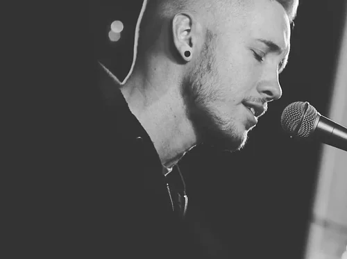 Free Live music with Derek Henry at The Vineyard at Hershey