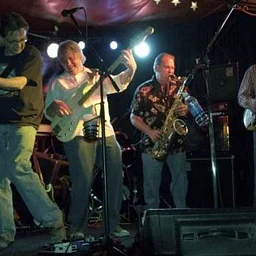 Live Music featuring Rizer