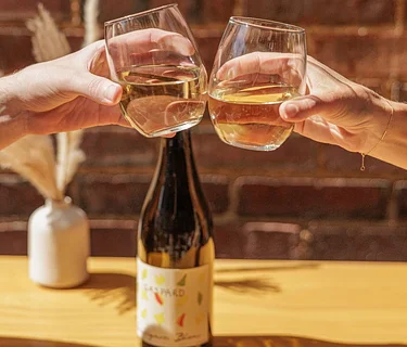Two Hands: Wine Down Wednesday
