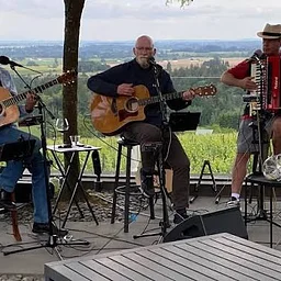 Live Music with Boat Drinks