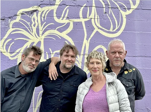 Mini-Mekons Meet Millheim