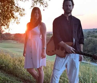 Groove & Grub: Jess & Dave Live and Mac’N Wag’N Food Truck