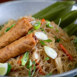 Free Kids Dinner Every Tuesday at Maemax Market
