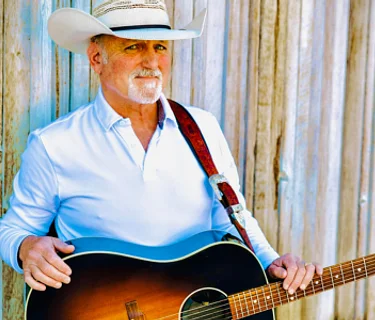 Summer Concert Series: Live Music by Chris Ward
