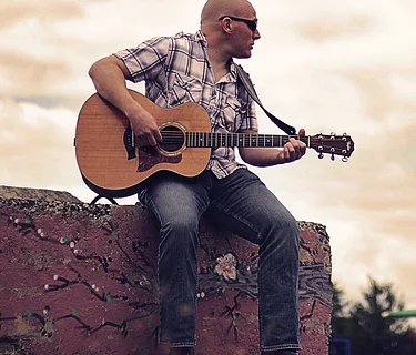 Saturday Live Music Series – Chris Huff