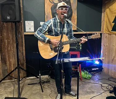 LIVE MUSIC - DEREK DASSATTI