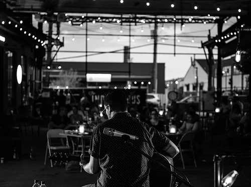 Live Music: Dave Alves