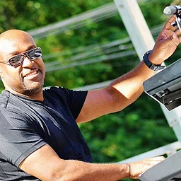 Lunchtime Listening with Kevin Howard, keys