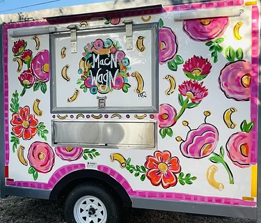 Groove & Grub: Mac’N Wag’N Food Truck