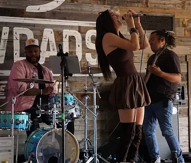 Lyric Michelle at Crawdads on the Lake