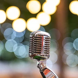 LIVE MUSIC – Kelly Moreno