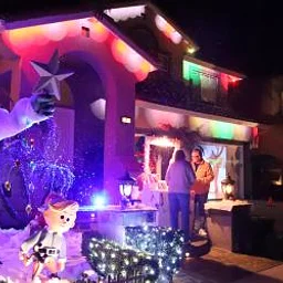 Holiday Home Decorating Contest