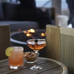 Happy Hour with live music by Audawind