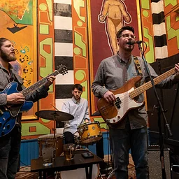 🎵 Live Music: F.A.R. Trio