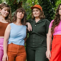 Della Mae