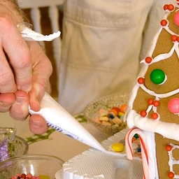 12/10: Gingerbread House Night