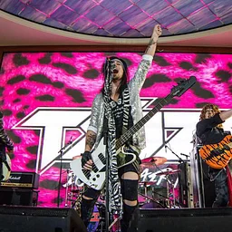 BOOS & BREWS: TEAZE
