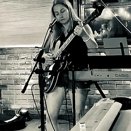 Friday Live Music Series – Leanne Tursi