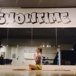 Vinyasa I Yoga with Coach Louise