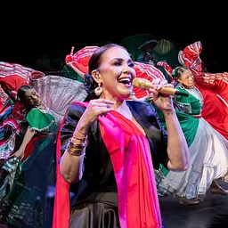 Nochebuena:A Christmas Spectacularwith Special Guest Aida CuevasFeaturing Ballet Folklóricode Los Ángelesand Mariachi Pueblo Viejo