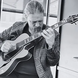 Live Music: Darin Bergsven