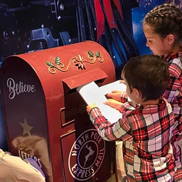THE POLAR EXPRESS™ Train Ride