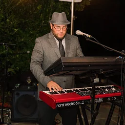 Saturday Afternoon Live Music Series – Dan Galvano