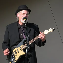 LIVE MUSIC: Julius Bindrim