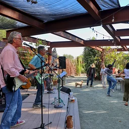 LIVE MUSIC – Tap Roots