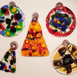 Family Workshop | Merry & Bright: Glass Fusion Holiday Creations (SOLD OUT) 11 am - 12 pm