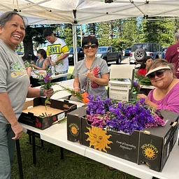 Volunteer Day: Memorial Day Bouquet Making